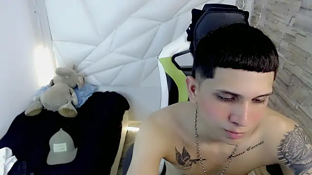 Brayan lopezz online show from February 2025 03:59:02 PM