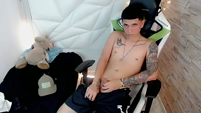 Brayan lopezz online show from February 2025 07:00:01 PM