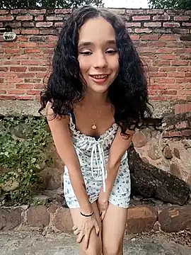 sweet outdoor charm online show from February 2026 07:45:02 PM