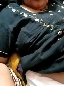 Snapshot of seemi_bhabhi chatting on January 2025 03:47:01 PM seemi bhabhi online show from January 2025 03:47:01 PM