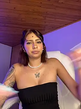 Hilary pinkk online show from March 2026 02:05:02 AM