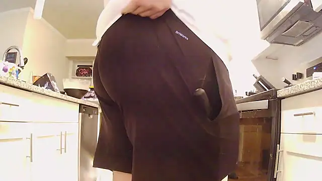 Strong Bear89 online show from December 2025 03:06:01 PM