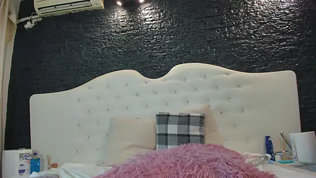 LaurynCopper online show from February 2025 10:46:01 AM