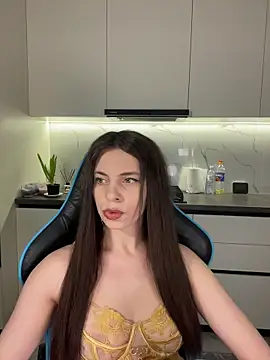 CurlyLara online show from April 2026 03:35:01 PM