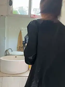 Snapshot of desiregirl69 chatting on December 2024 05:04:02 AM desiregirl69 online show from December 2024 05:04:02 AM