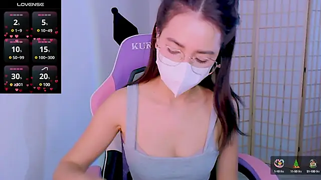 Snapshot of desiregirl69 chatting on February 2025 06:37:02 PM desiregirl69 online show from February 2025 06:37:02 PM