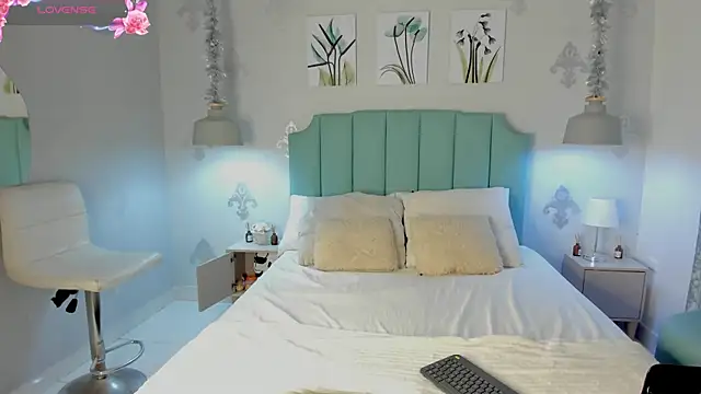 Khenta Michells online show from February 2025 10:37:02 AM