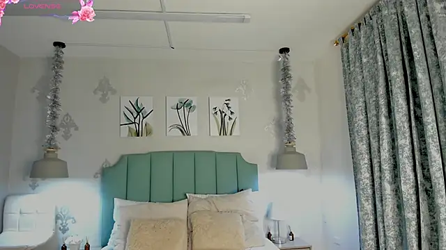 Khenta Michells online show from February 2025 04:37:02 PM