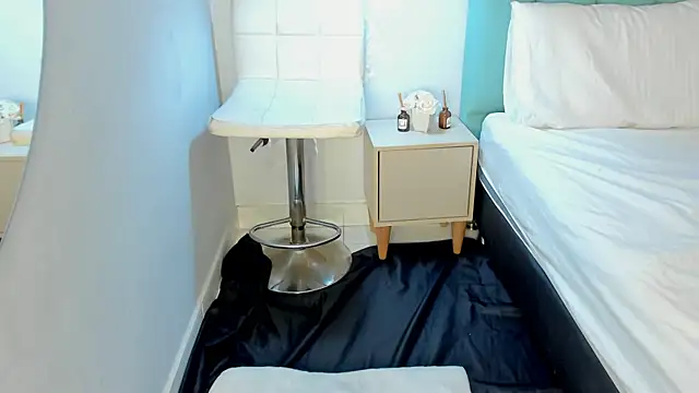 Khenta Michells online show from March 2025 01:29:02 PM