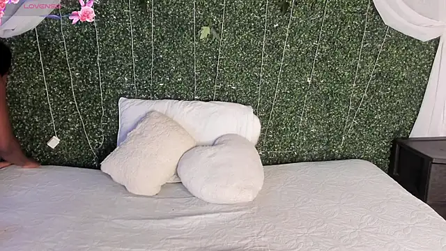 Khenta Michells online show from February 2026 10:32:01 AM