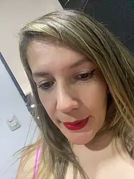 gwen ashly online show from April 2026 09:59:02 PM