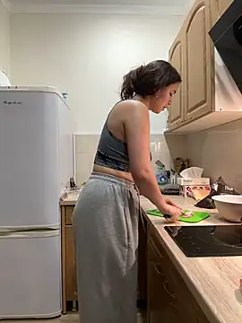 PoppyRobinson online show from December 2024 06:50:01 PM