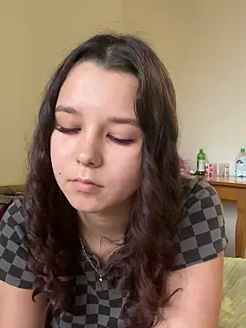 PoppyRobinson online show from December 2024 11:18:02 AM