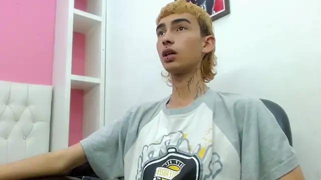 Snapshot of ttimy_x_boy chatting on February 2026 06:59:02 AM ttimy x boy online show from February 2026 06:59:02 AM