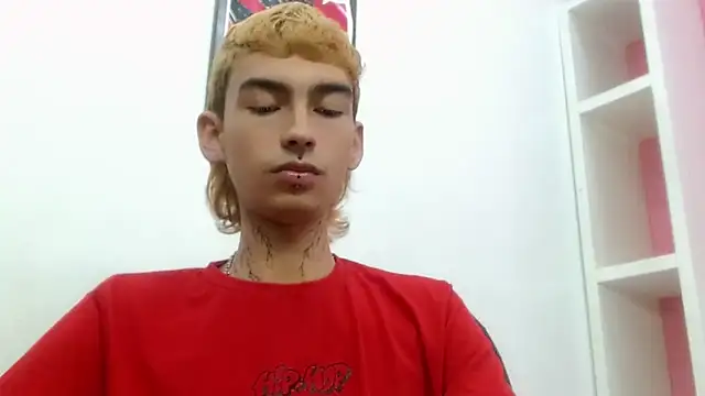 Snapshot of ttimy_x_boy chatting on February 2026 04:30:01 PM ttimy x boy online show from February 2026 04:30:01 PM