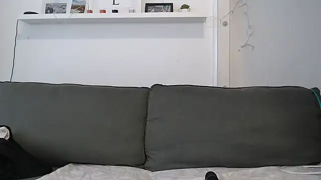 Snapshot of IntiMia chatting on March 2025 07:46:02 AM IntiMia online show from March 2025 07:46:02 AM