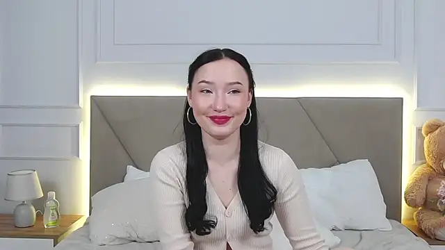 Snapshot of LeilaLow chatting on December 2024 06:09:02 PM LeilaLow online show from December 2024 06:09:02 PM