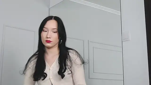 Snapshot of LeilaLow chatting on December 2024 12:05:01 PM LeilaLow online show from December 2024 12:05:01 PM