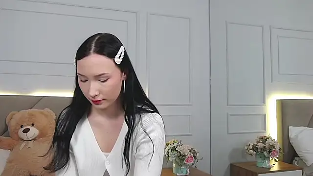 Snapshot of LeilaLow chatting on December 2024 12:05:02 PM LeilaLow online show from December 2024 12:05:02 PM