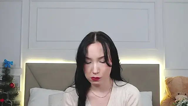 Snapshot of LeilaLow chatting on December 2024 12:01:02 PM LeilaLow online show from December 2024 12:01:02 PM