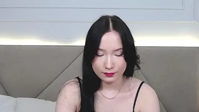 Snapshot of LeilaLow chatting on December 2024 03:03:01 PM LeilaLow online show from December 2024 03:03:01 PM