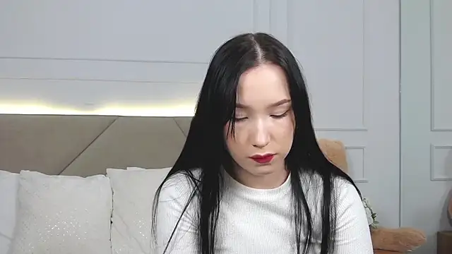 Snapshot of LeilaLow chatting on January 2025 12:02:01 PM LeilaLow online show from January 2025 12:02:01 PM