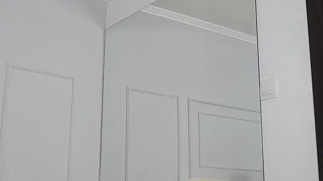 Snapshot of LeilaLow chatting on January 2025 12:09:01 PM LeilaLow online show from January 2025 12:09:01 PM