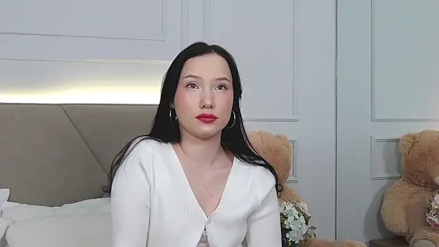 Snapshot of LeilaLow chatting on January 2025 12:15:01 PM LeilaLow online show from January 2025 12:15:01 PM