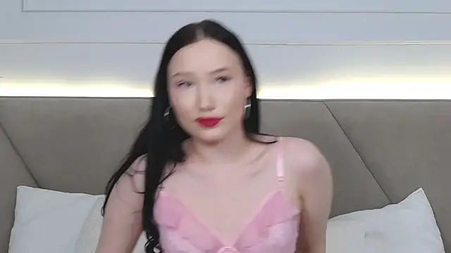 Snapshot of LeilaLow chatting on January 2025 03:10:01 PM LeilaLow online show from January 2025 03:10:01 PM