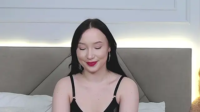 Snapshot of LeilaLow chatting on January 2025 06:14:01 PM LeilaLow online show from January 2025 06:14:01 PM