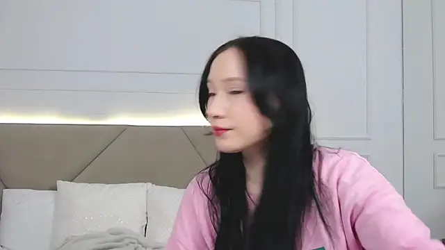 Snapshot of LeilaLow chatting on January 2025 11:02:02 AM LeilaLow online show from January 2025 11:02:02 AM