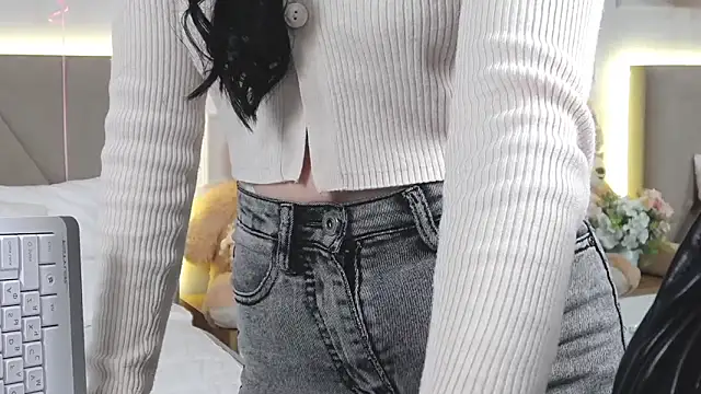 Snapshot of LeilaLow chatting on February 2025 12:01:02 PM LeilaLow online show from February 2025 12:01:02 PM