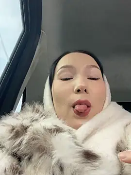 Snapshot of LeilaLow chatting on February 2025 11:59:02 AM LeilaLow online show from February 2025 11:59:02 AM