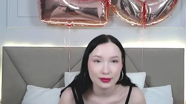 Snapshot of LeilaLow chatting on February 2025 03:21:01 PM LeilaLow online show from February 2025 03:21:01 PM