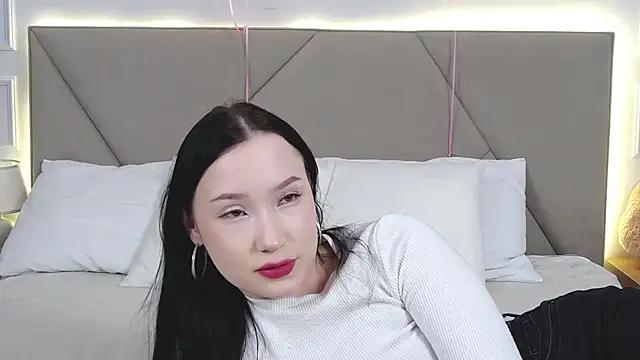 Snapshot of LeilaLow chatting on February 2025 12:06:02 PM LeilaLow online show from February 2025 12:06:02 PM