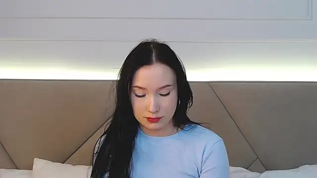 Snapshot of LeilaLow chatting on February 2025 06:20:01 PM LeilaLow online show from February 2025 06:20:01 PM