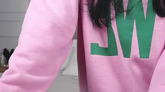 Snapshot of LeilaLow chatting on February 2025 11:09:02 AM LeilaLow online show from February 2025 11:09:02 AM