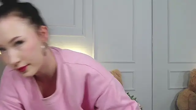 Snapshot of LeilaLow chatting on February 2025 11:20:02 AM LeilaLow online show from February 2025 11:20:02 AM