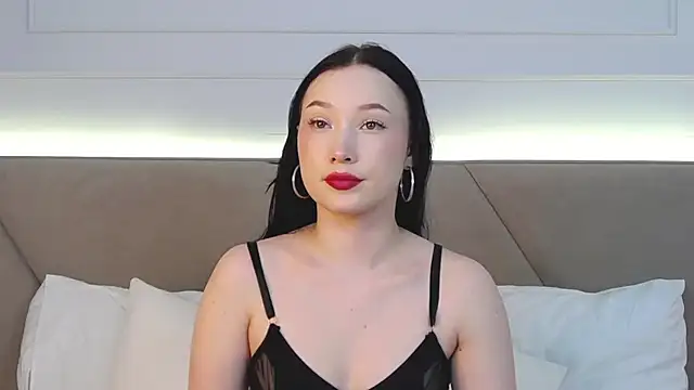 Snapshot of LeilaLow chatting on February 2025 02:21:01 PM LeilaLow online show from February 2025 02:21:01 PM