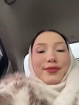 Snapshot of LeilaLow chatting on February 2025 10:52:01 AM LeilaLow online show from February 2025 10:52:01 AM