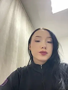 Snapshot of LeilaLow chatting on February 2025 01:58:01 PM LeilaLow online show from February 2025 01:58:01 PM