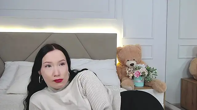 Snapshot of LeilaLow chatting on March 2025 11:58:01 AM LeilaLow online show from March 2025 11:58:01 AM