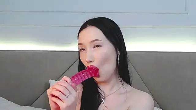 Snapshot of LeilaLow chatting on March 2025 03:13:02 PM LeilaLow online show from March 2025 03:13:02 PM