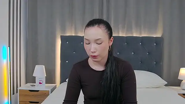 Snapshot of LeilaLow chatting on January 2026 11:48:02 AM LeilaLow online show from January 2026 11:48:02 AM