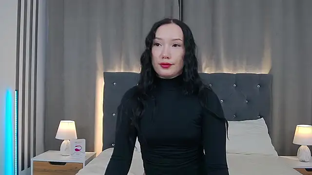 Snapshot of LeilaLow chatting on January 2026 03:05:01 PM LeilaLow online show from January 2026 03:05:01 PM