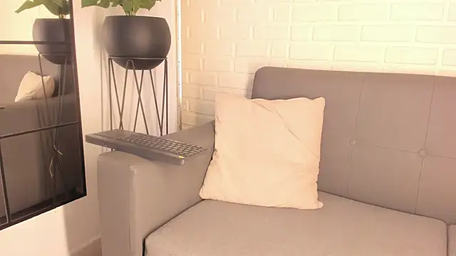 Snapshot of karina_gomez_18 chatting on February 2025 03:21:01 AM karina gomez 18 online show from February 2025 03:21:01 AM