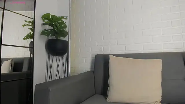 Snapshot of karina_gomez_18 chatting on March 2025 01:53:02 AM karina gomez 18 online show from March 2025 01:53:02 AM