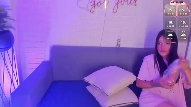 Snapshot of karina_gomez_18 chatting on September 2025 11:21:01 AM karina gomez 18 online show from September 2025 11:21:01 AM