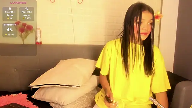 Snapshot of karina_gomez_18 chatting on October 2025 11:33:02 AM karina gomez 18 online show from October 2025 11:33:02 AM