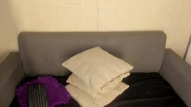 Snapshot of karina_gomez_18 chatting on December 2025 12:32:01 PM karina gomez 18 online show from December 2025 12:32:01 PM